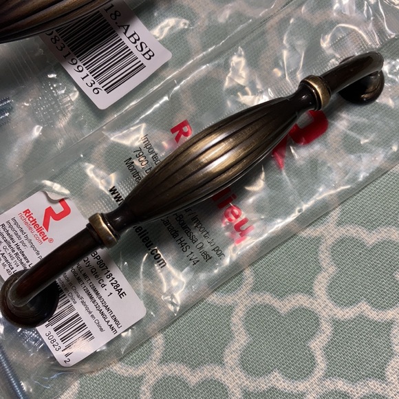 Antique Brass Fluted 5” Cabinet Pulls - Picture 3 of 7